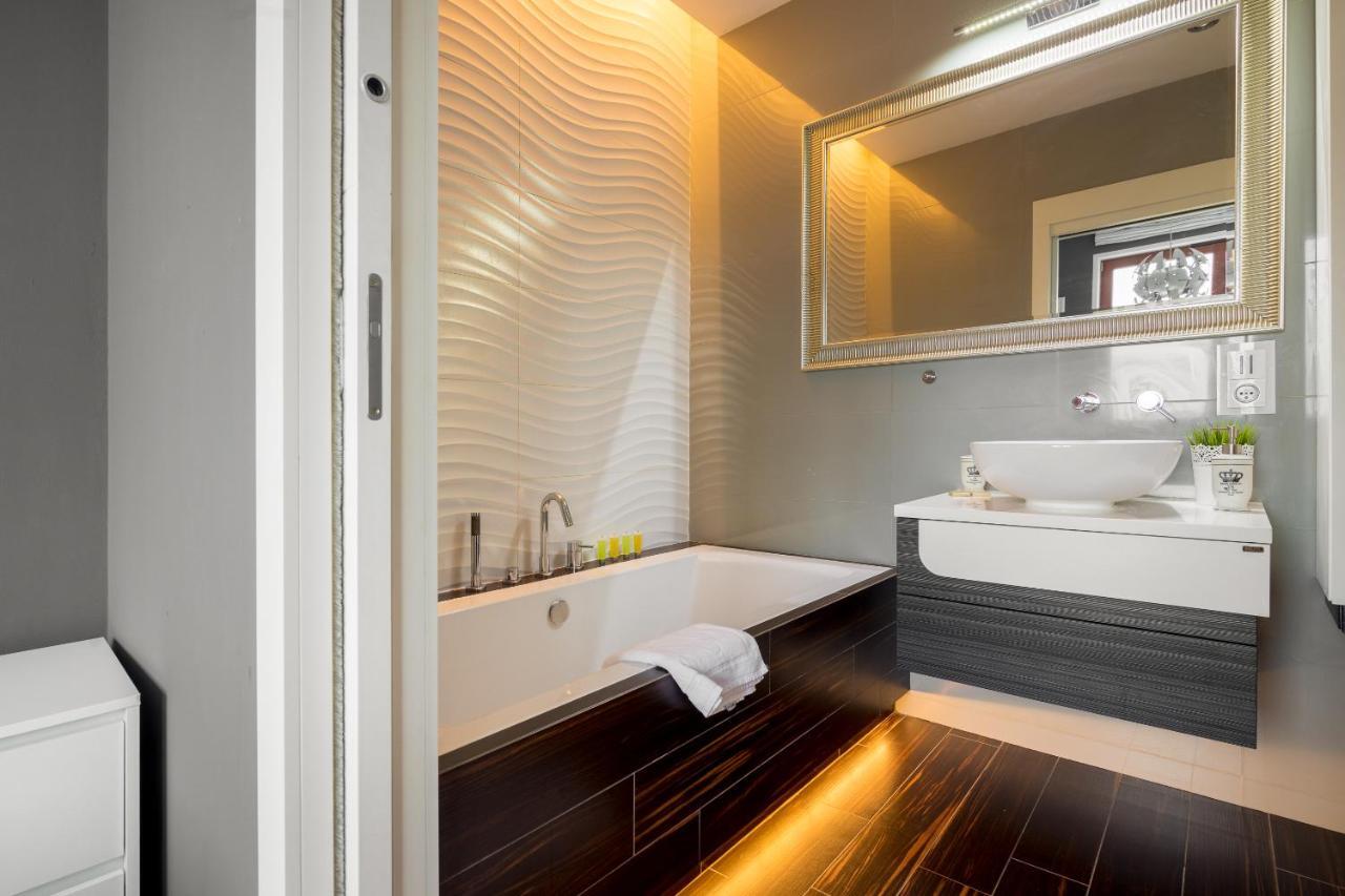 Hlonda Deluxe Apartment With Terrace Warsaw Luaran gambar